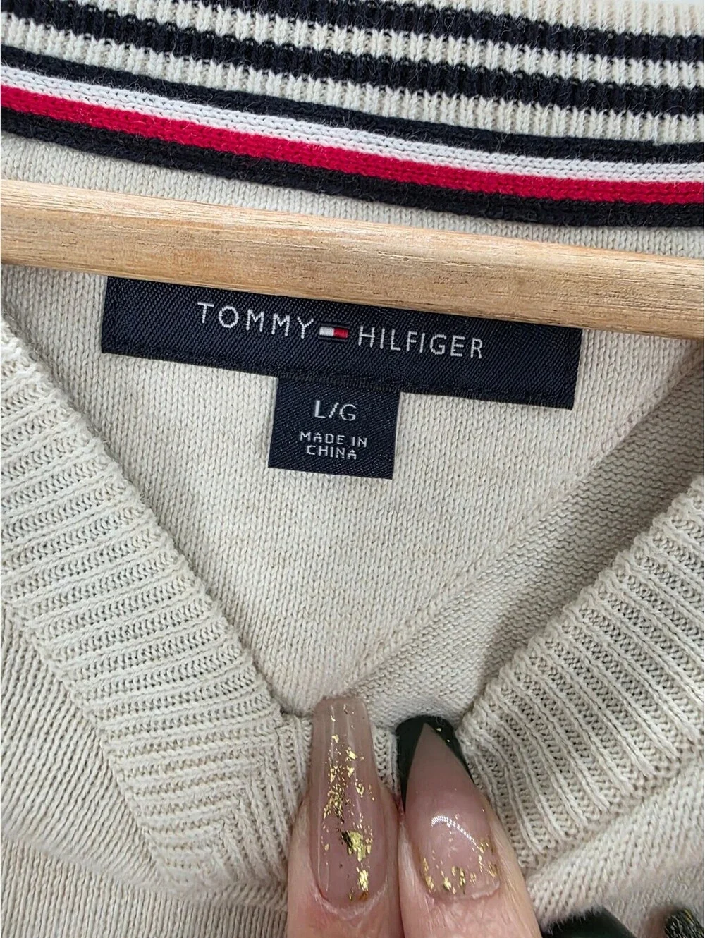 Tommy Hilfiger Men's Cream V-Neck Cotton Sweater Large